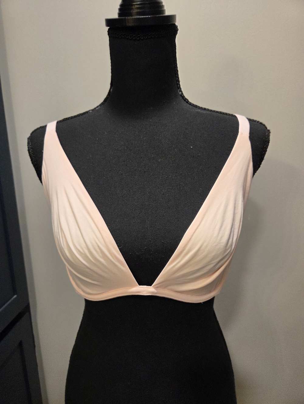 Victoria's Secret Blush Pink Incredible Unlined Plunge Bra 36DD